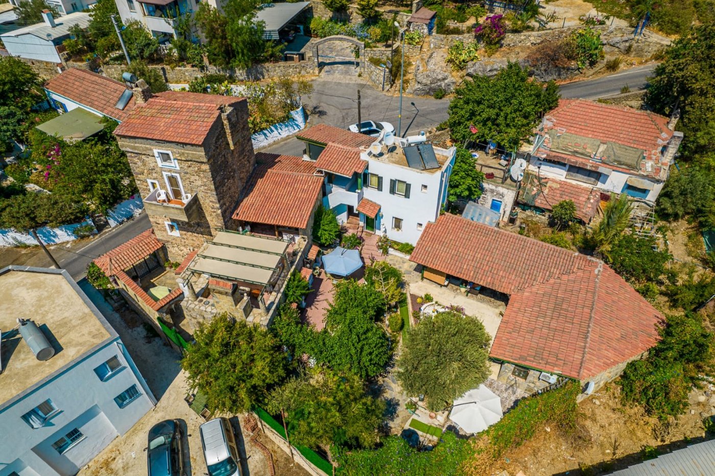 Bodrum Yalıkavak'ta Satılık Tarihi Kule Ev ve Avlusu